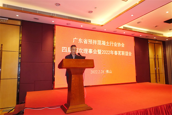 房先宜常務副秘書長向理事會提交議案.jpg