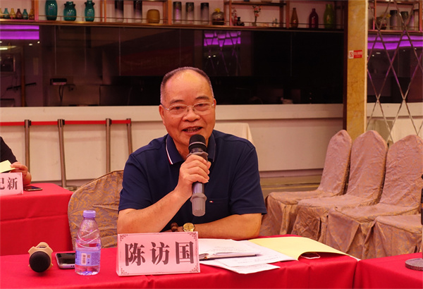 2陳訪國專職副會長兼秘書長主持會議.jpg